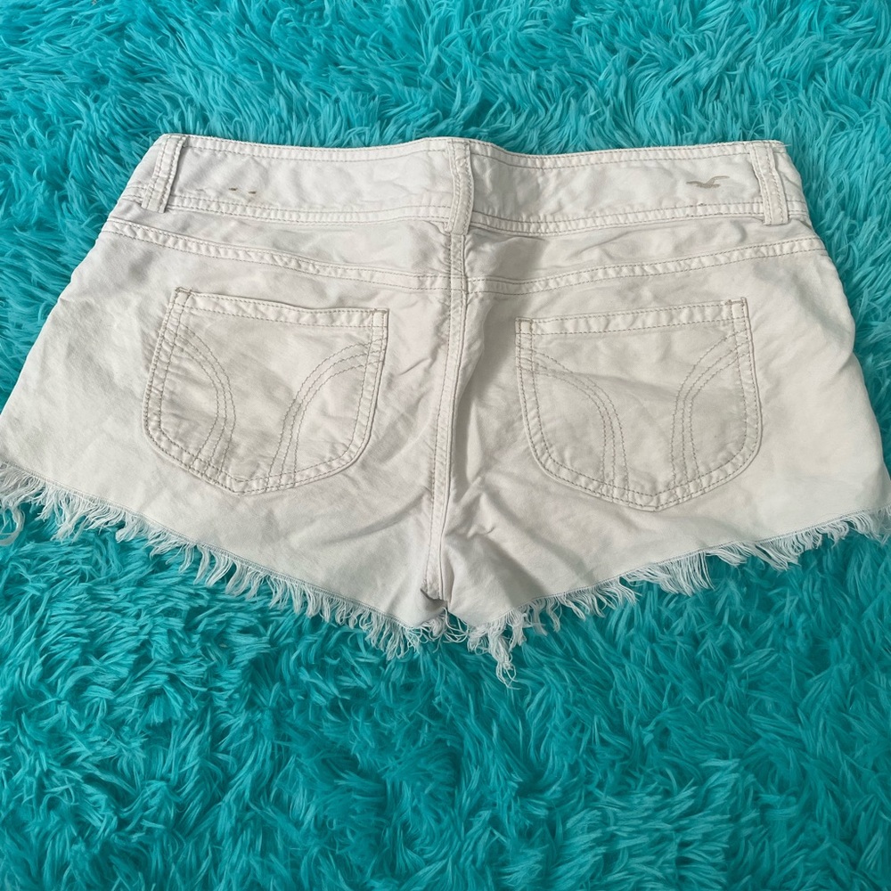 White Hollister shorts